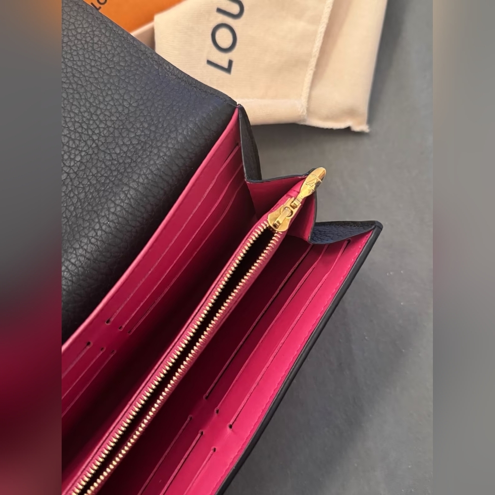 Louis Vuitton Capucines Wallet - Picture 7 of 8